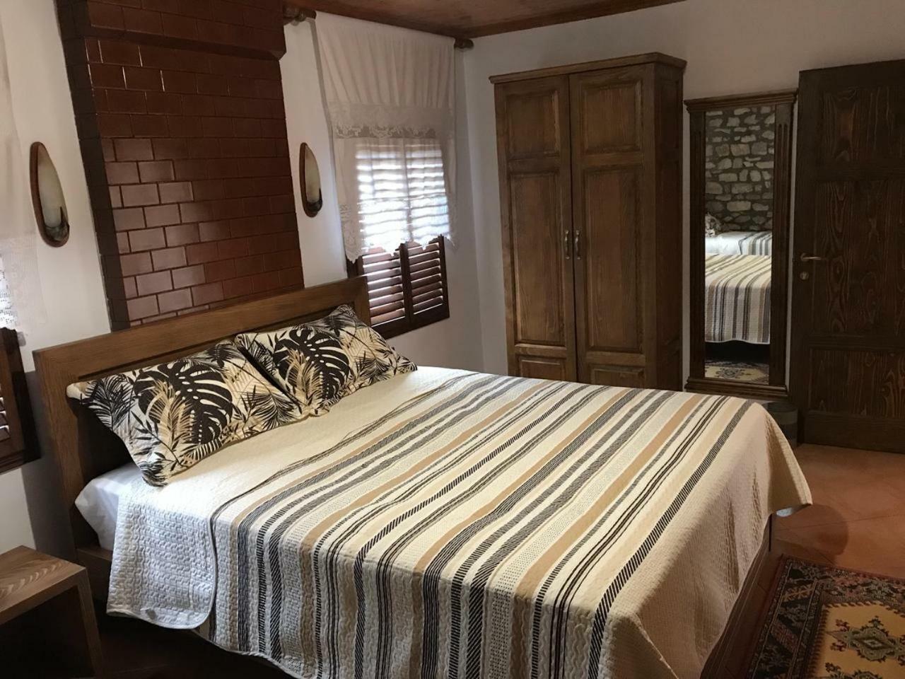Guesthouse Arjan Berat Ngoại thất bức ảnh