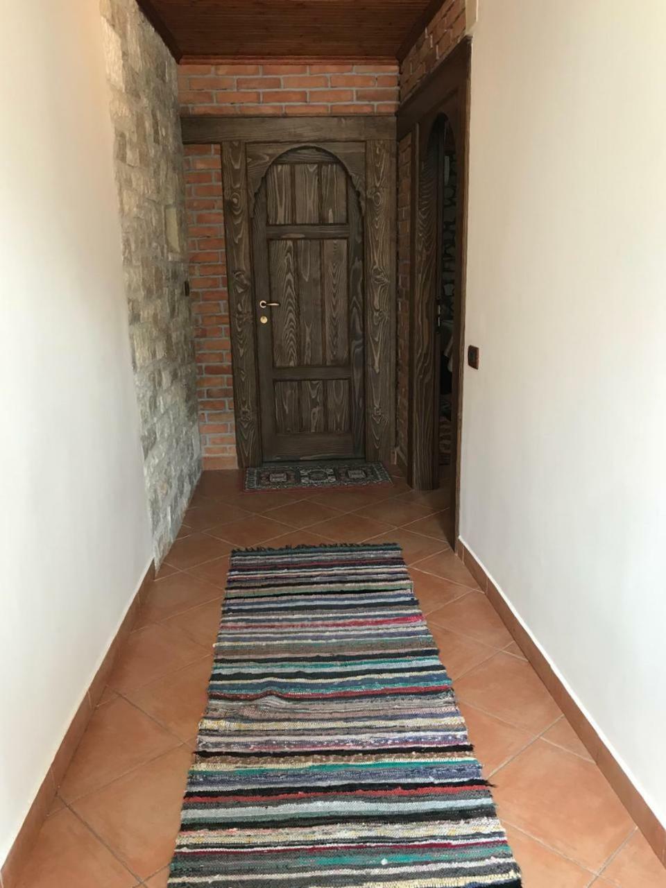 Guesthouse Arjan Berat Ngoại thất bức ảnh