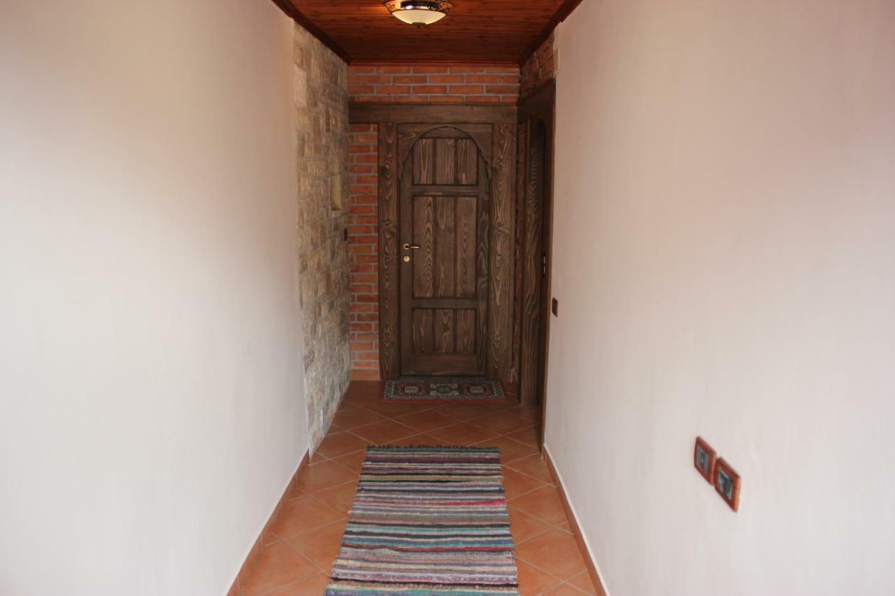 Guesthouse Arjan Berat Ngoại thất bức ảnh