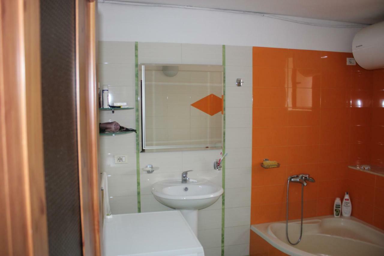 Guesthouse Arjan Berat Ngoại thất bức ảnh