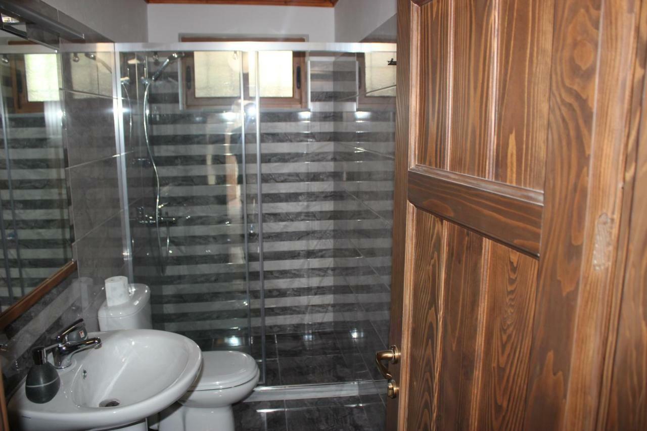 Guesthouse Arjan Berat Ngoại thất bức ảnh